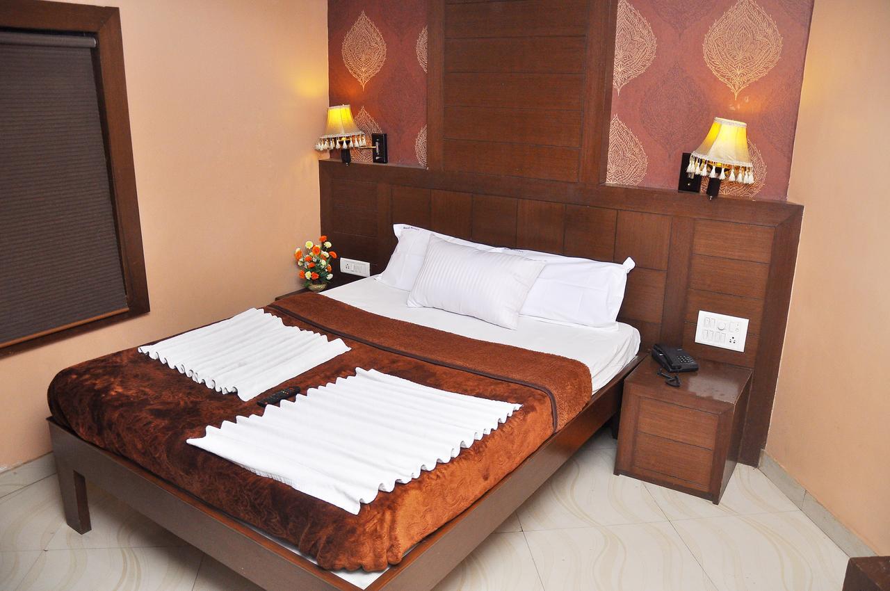 Royal Avenue Hotel Bangalore Exterior photo